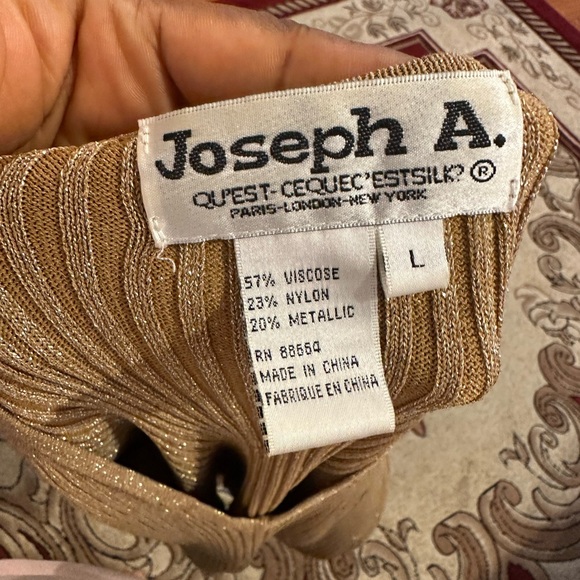 Joseph A Banks Gold V-Neck Women's Sweater in excellent condition - Picture 9 of 11